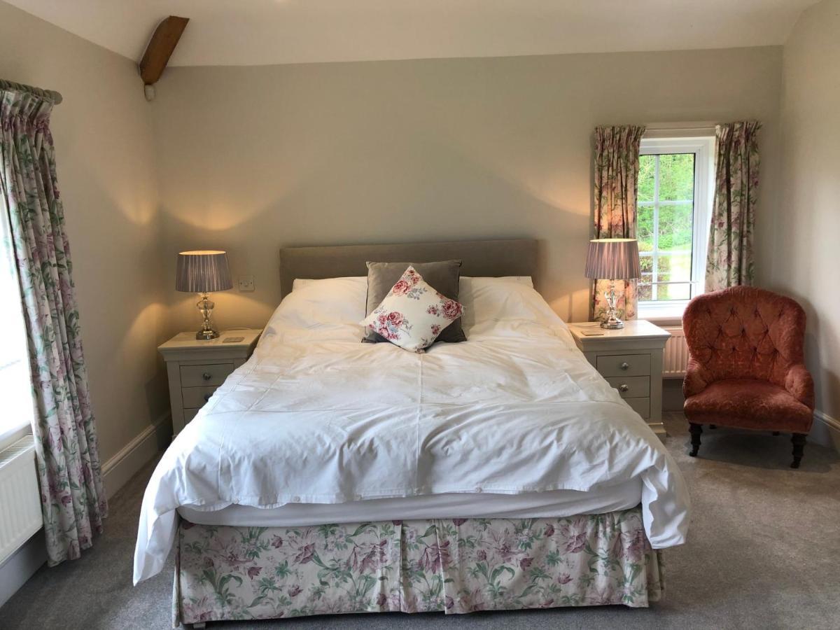 Whiteways Farmhouse Buckland Newton Екстериор снимка